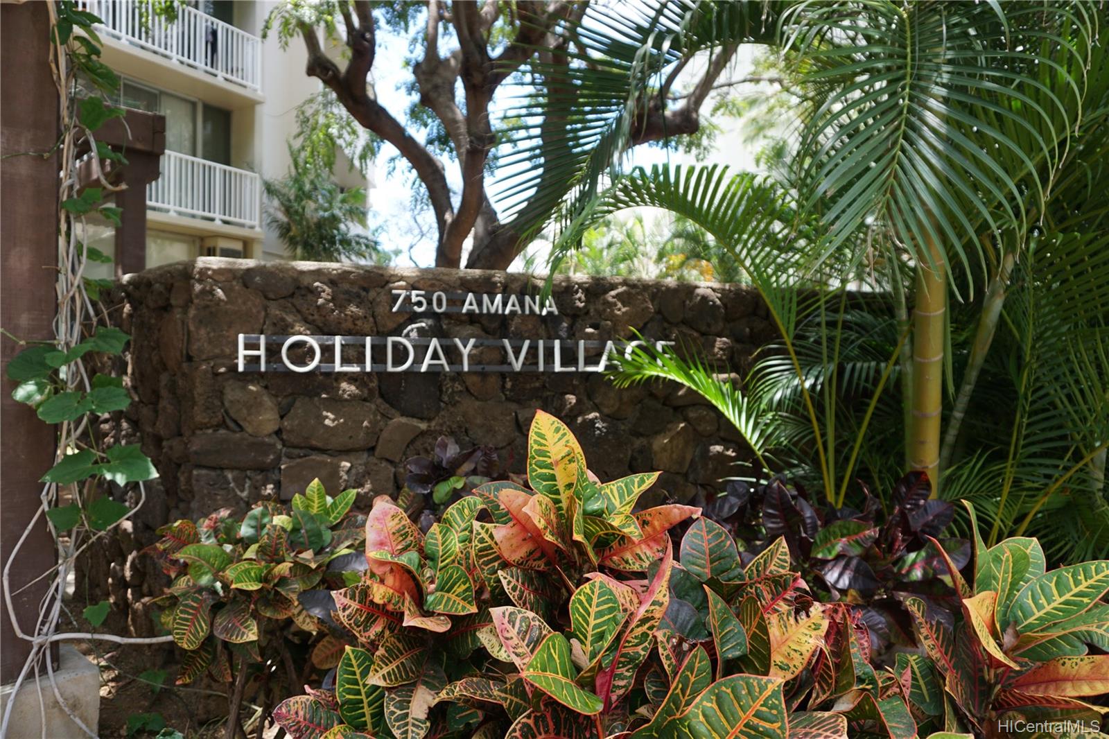 Holiday Village 750 Amana Street #502, Honolulu, HI 96814