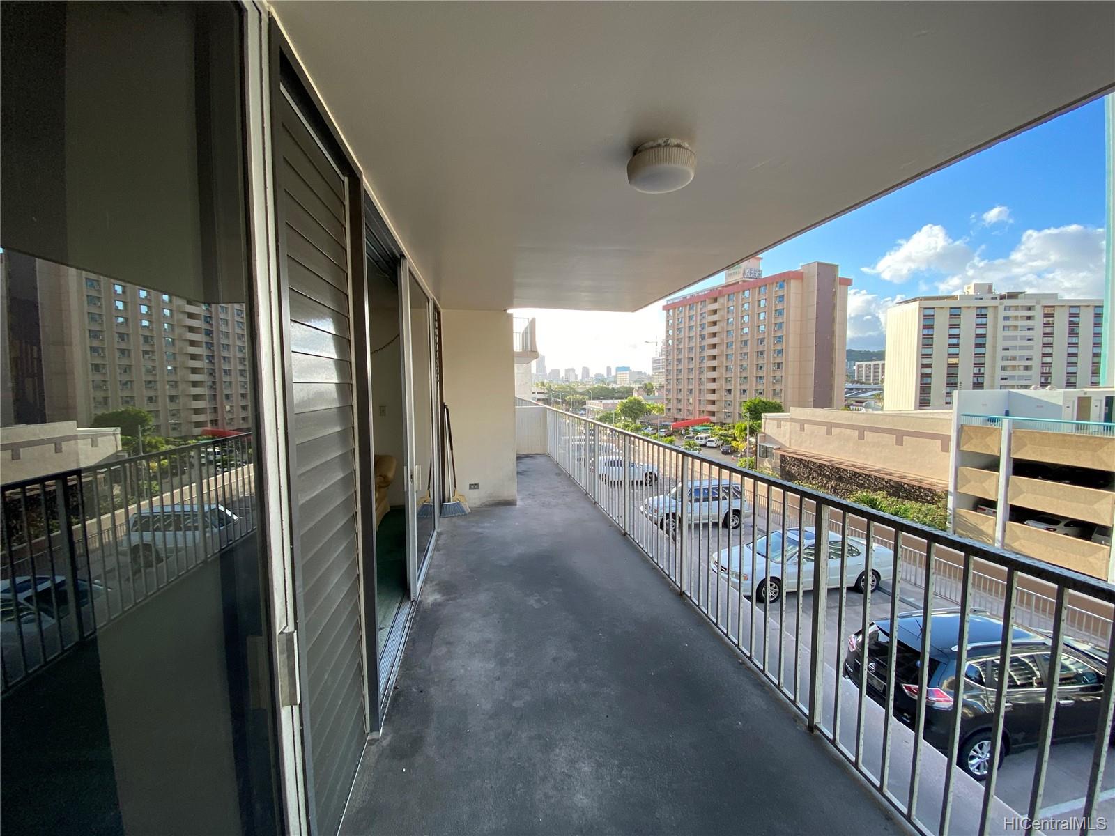 1561 Kanunu Street #405, Honolulu, HI 96814