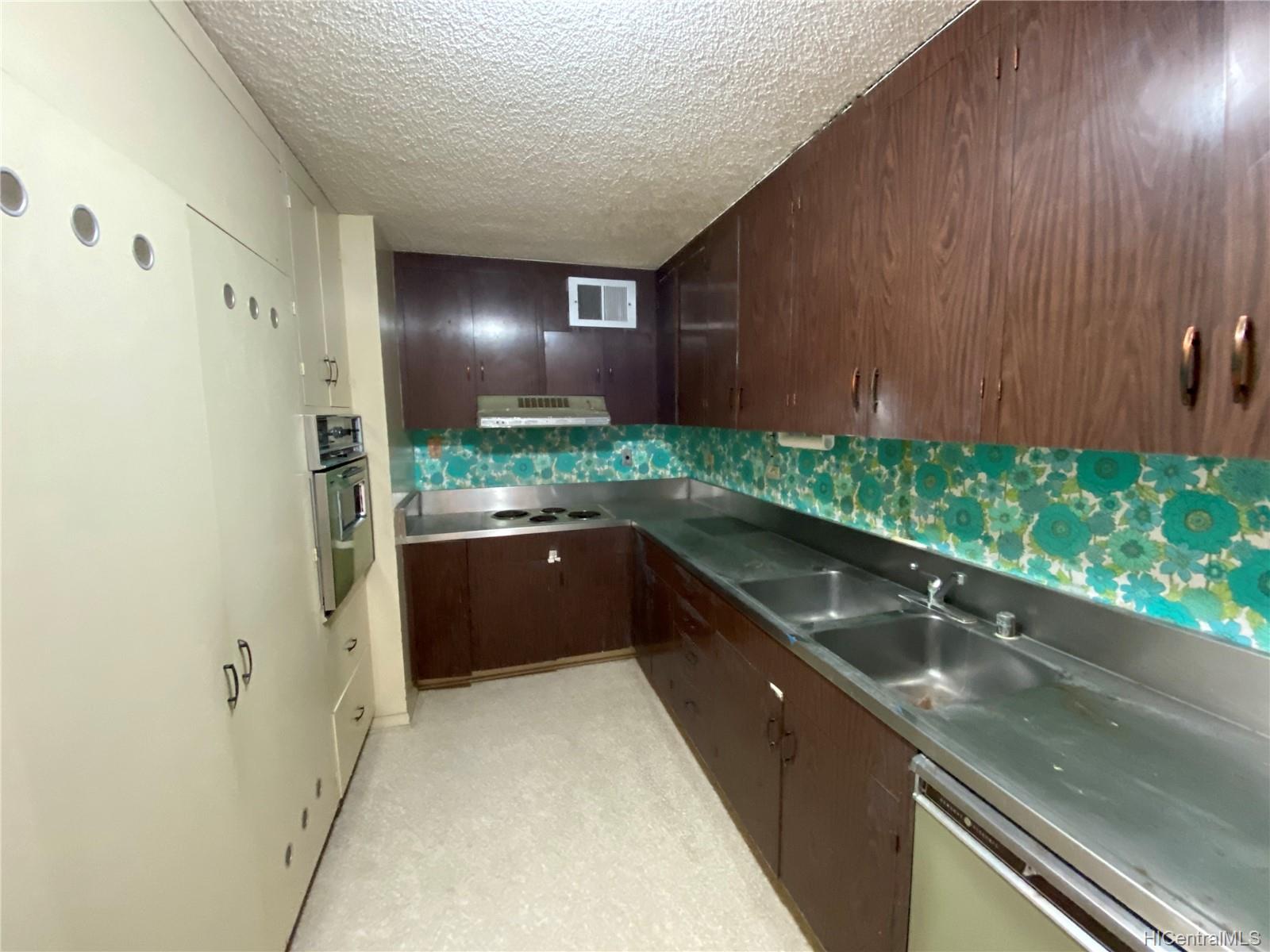 1561 Kanunu Street #405, Honolulu, HI 96814