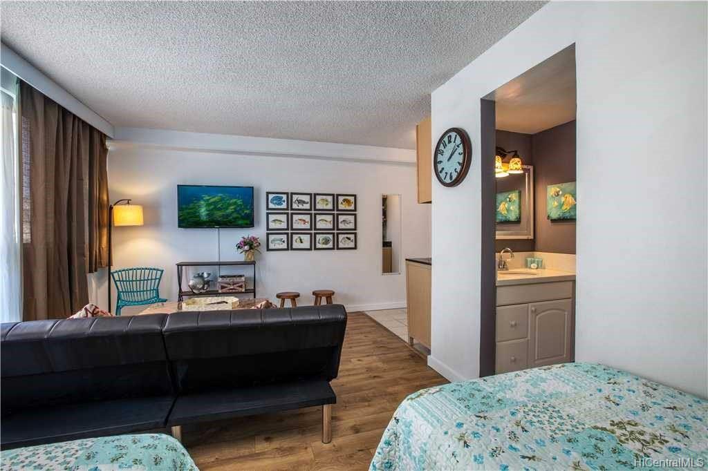 444 Kanekapolei Street #906, Honolulu, HI 96815