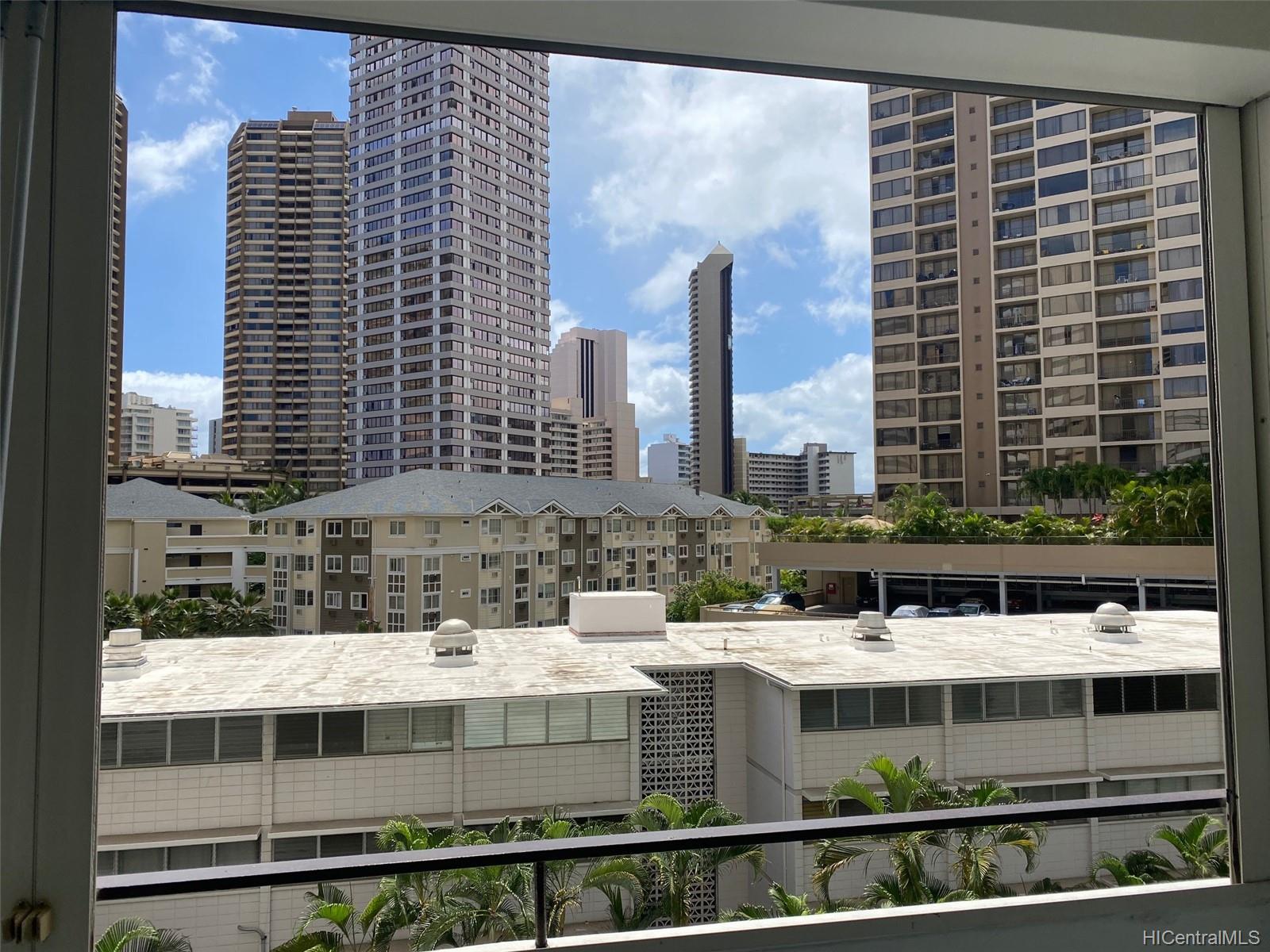 425 Ena Road #B503, Honolulu, HI 96815