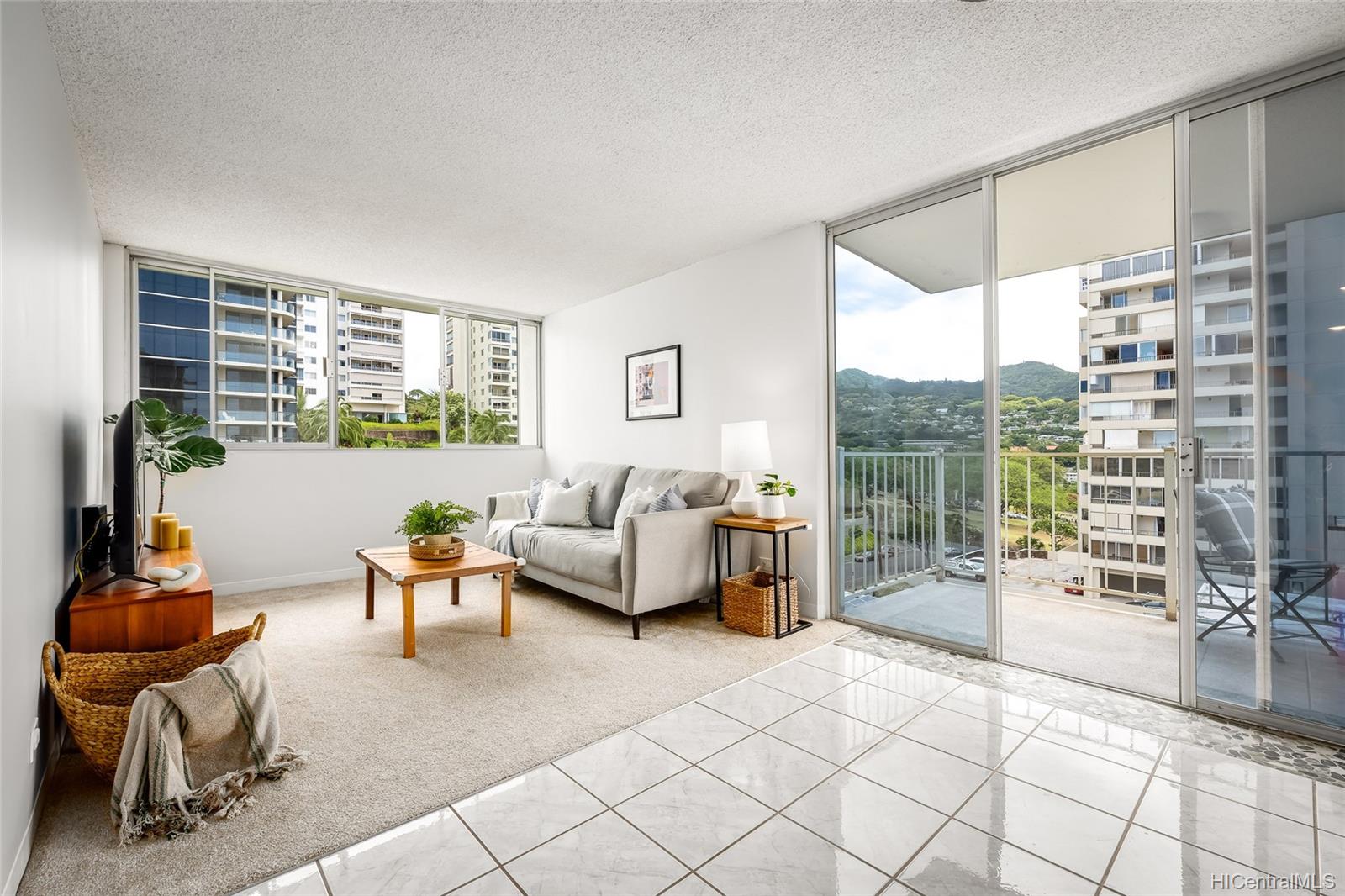 1069 Spencer Street #605, Honolulu, HI 96822