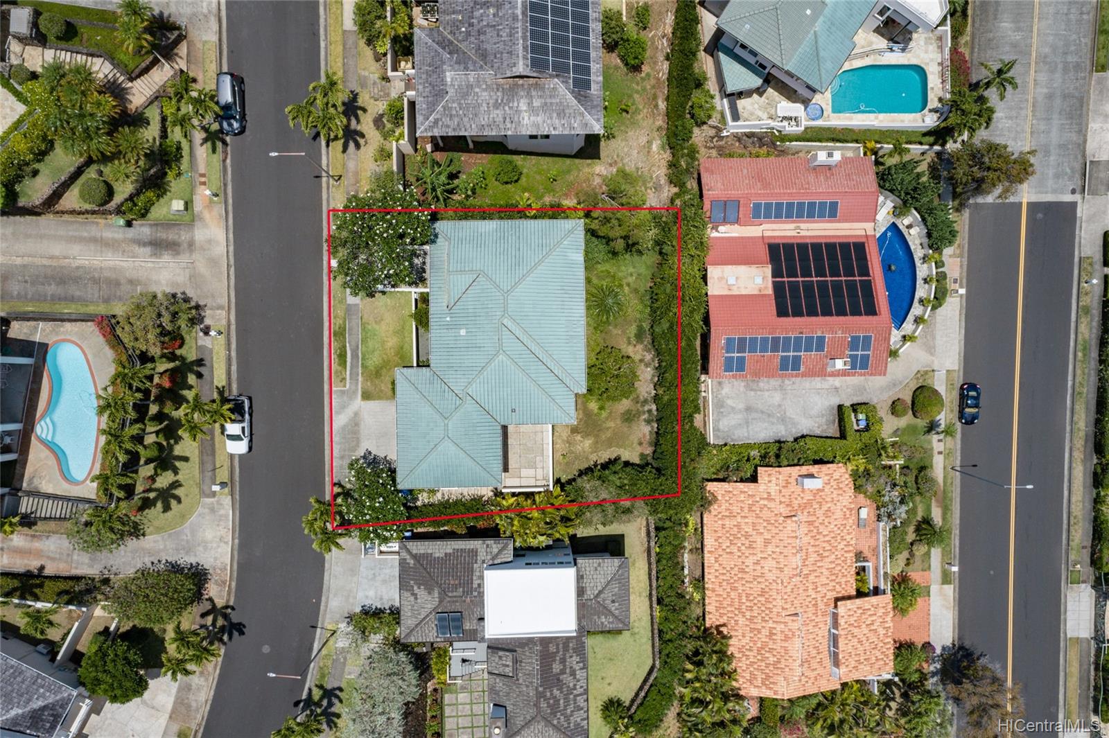 563 Kahiau Loop Honolulu, HI 96821