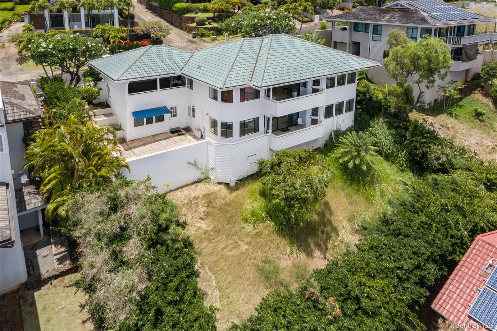 563 Kahiau Loop Honolulu, HI 96821