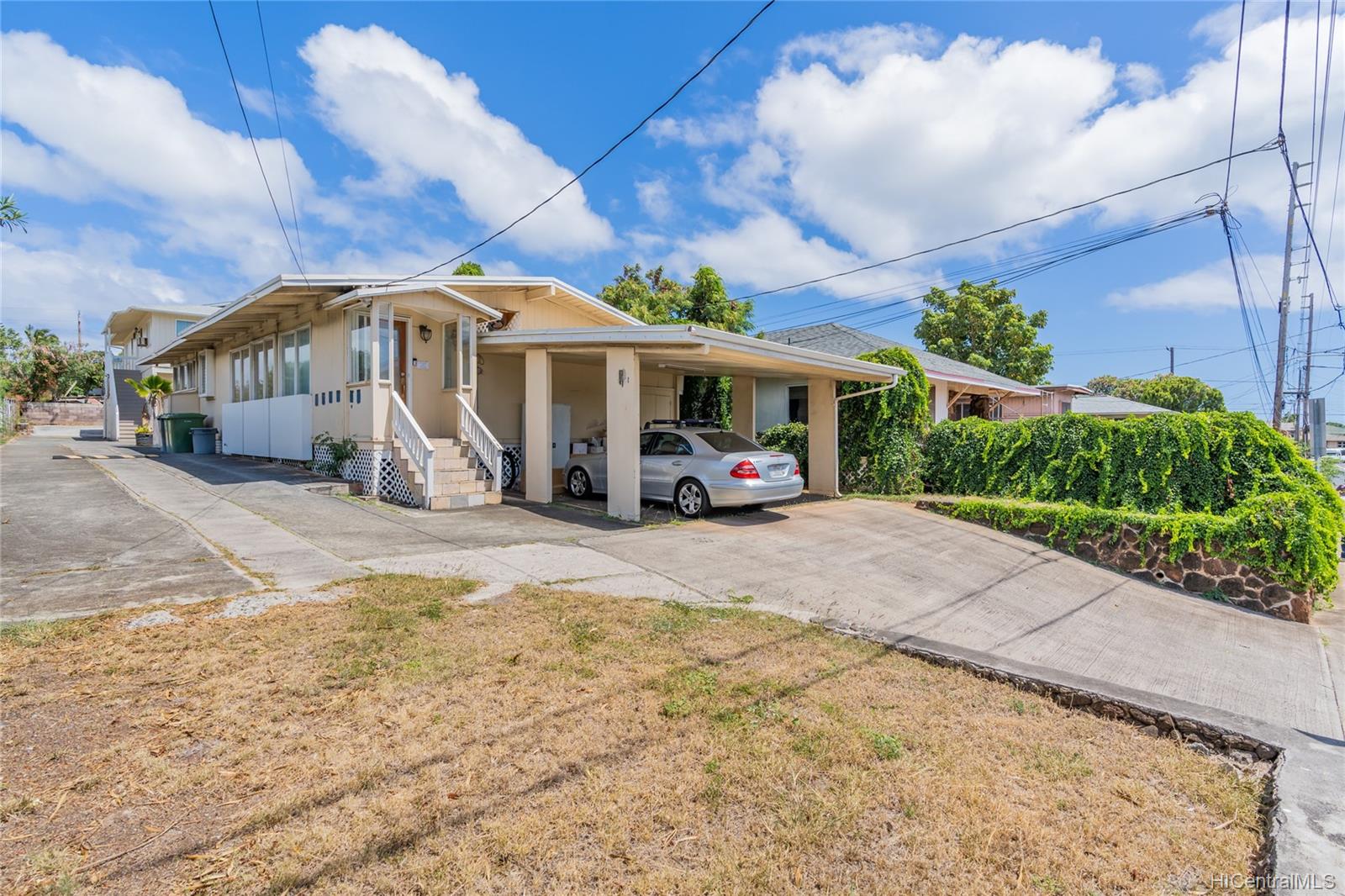 1021A 6th Avenue Honolulu, HI 96816