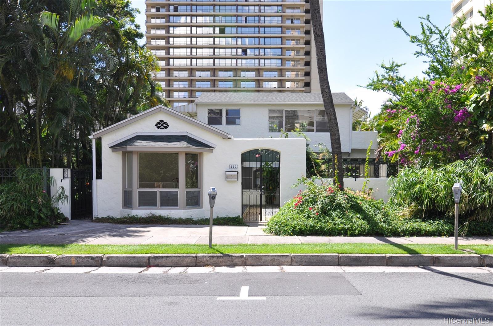 442 Kalaimoku Street Honolulu, HI 96815