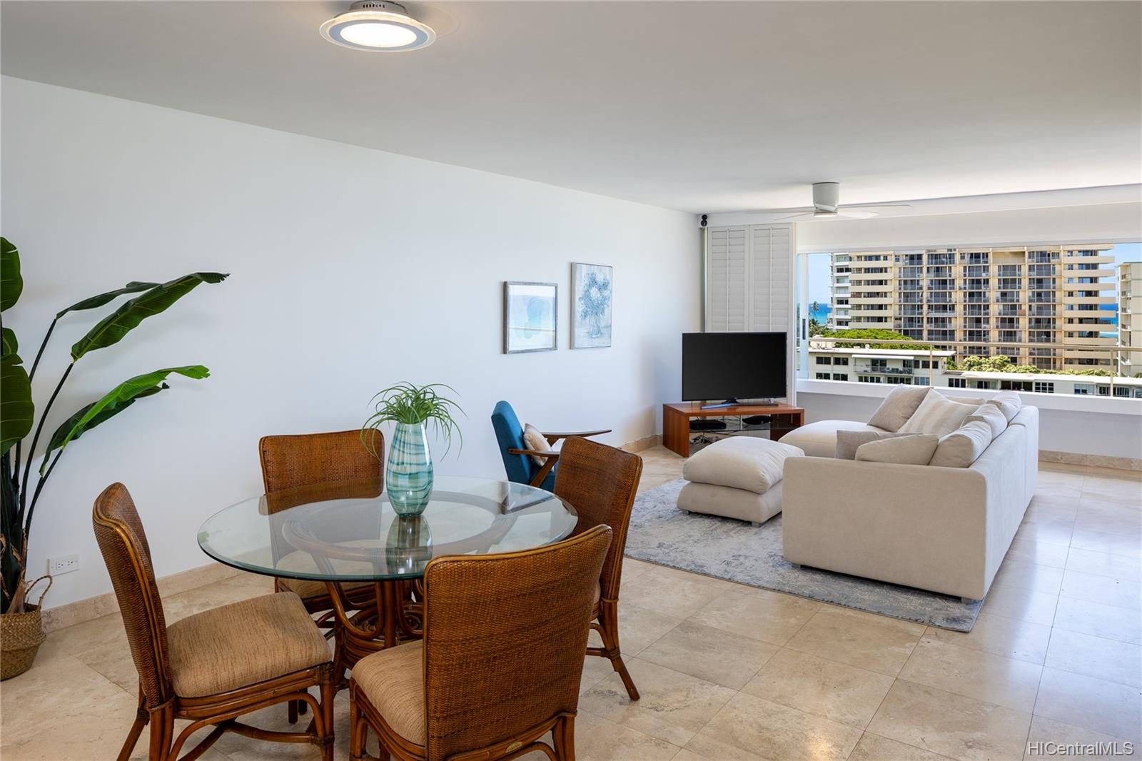 2895 Kalakaua Avenue #909, Honolulu, HI 96815