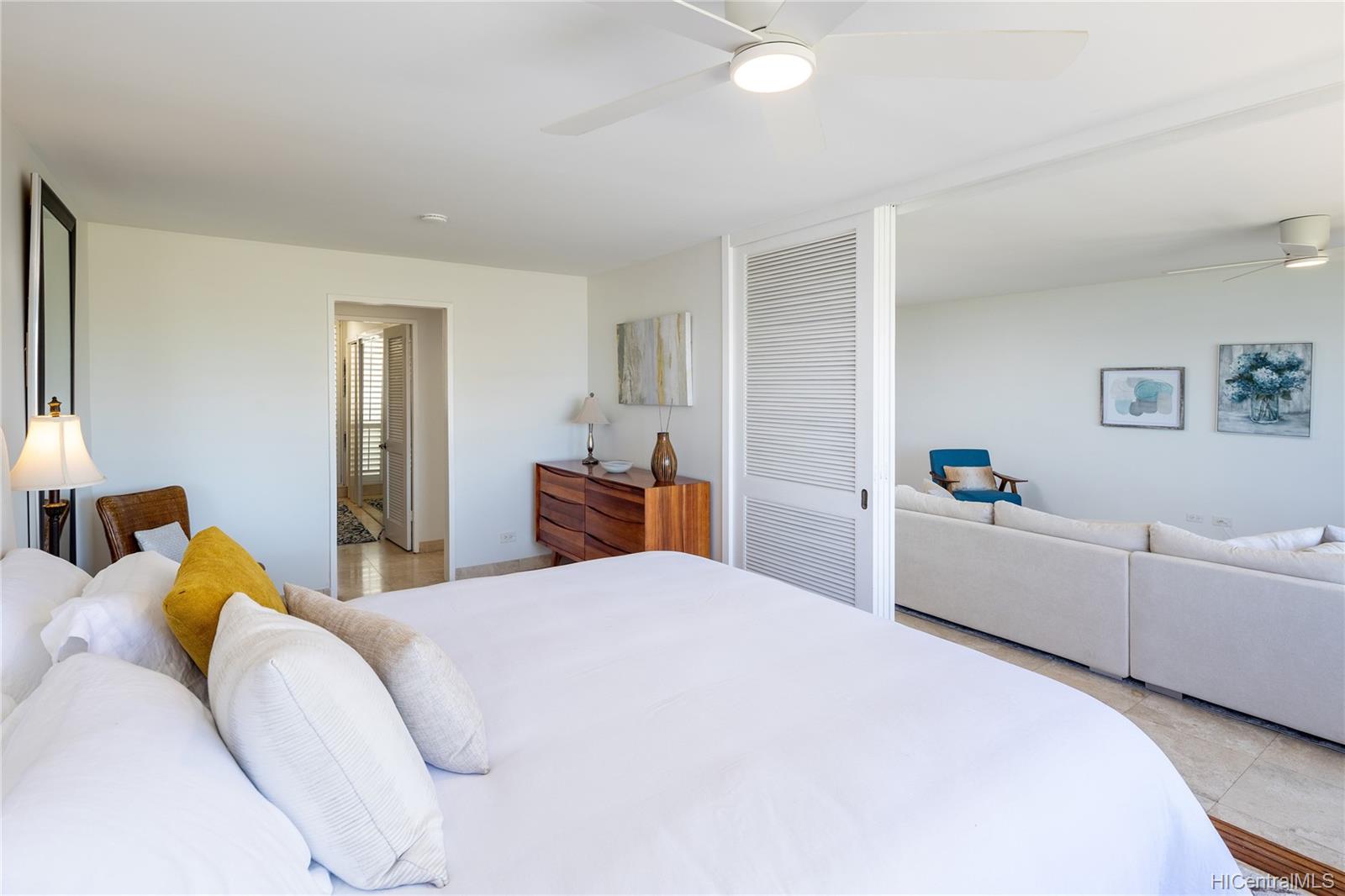 2895 Kalakaua Avenue #909, Honolulu, HI 96815