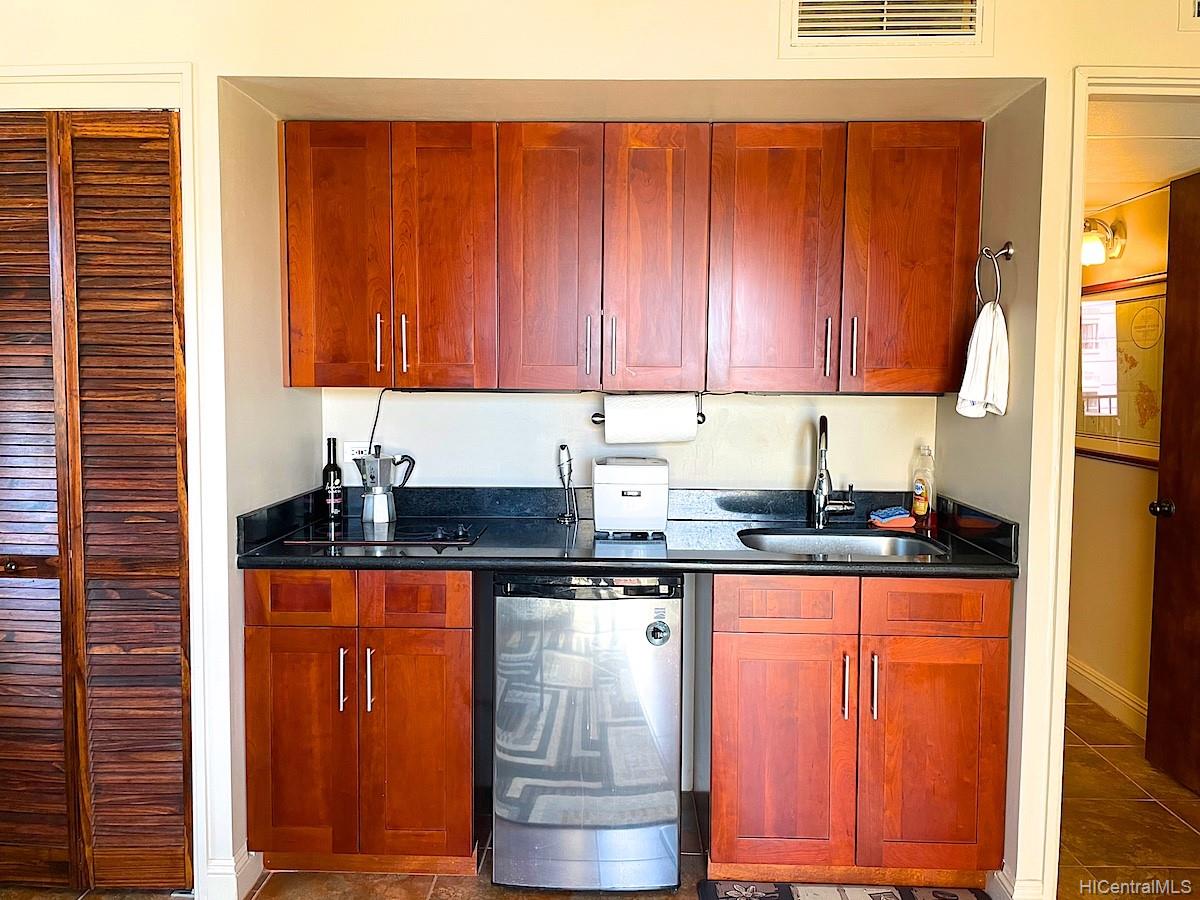 2440 Kuhio Avenue #912, Honolulu, HI 96815