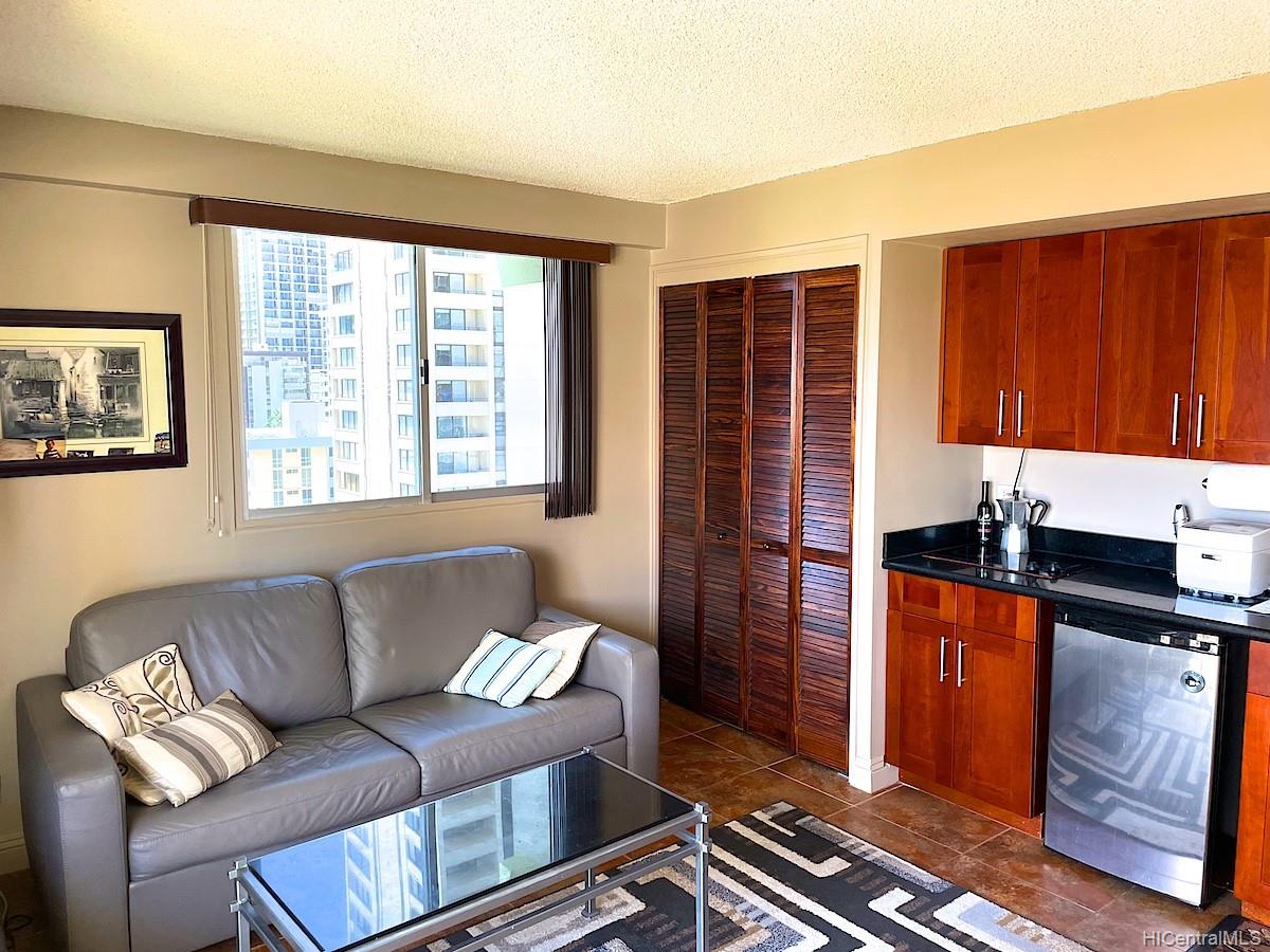 2440 Kuhio Avenue #912, Honolulu, HI 96815