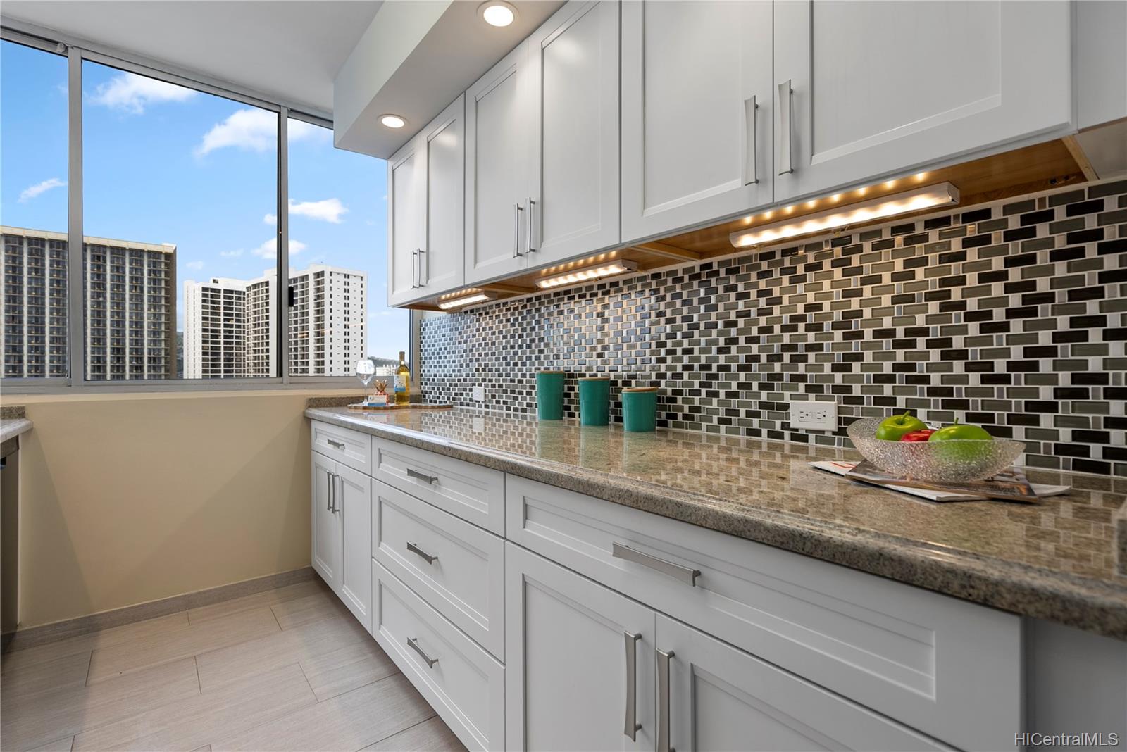 2500 Kalakaua Avenue #2304, Honolulu, HI 96815