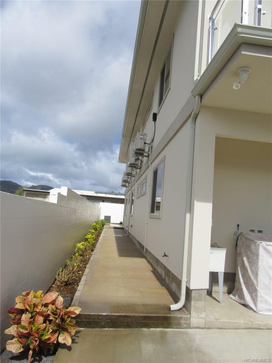 406 Kekupua Street Honolulu, HI 96825