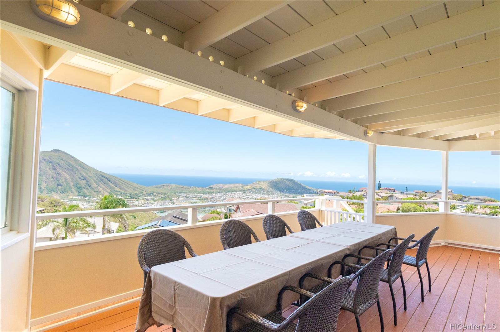 1127 Kaumoku Street Honolulu, HI 96825