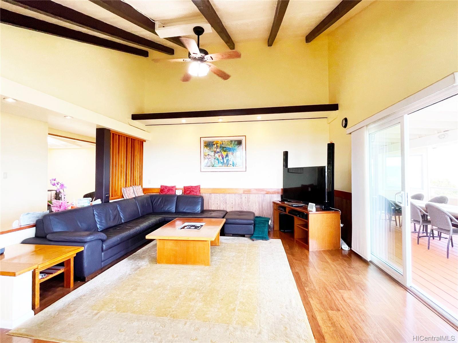 1127 Kaumoku Street Honolulu, HI 96825