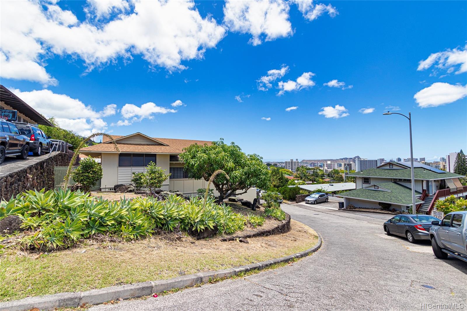 1929 Nehoa Place Honolulu, HI 96822