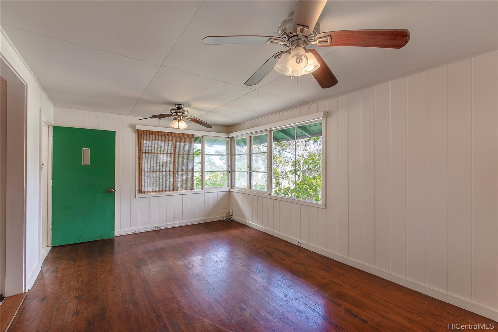 1649-A 10th Avenue Honolulu, HI 96816