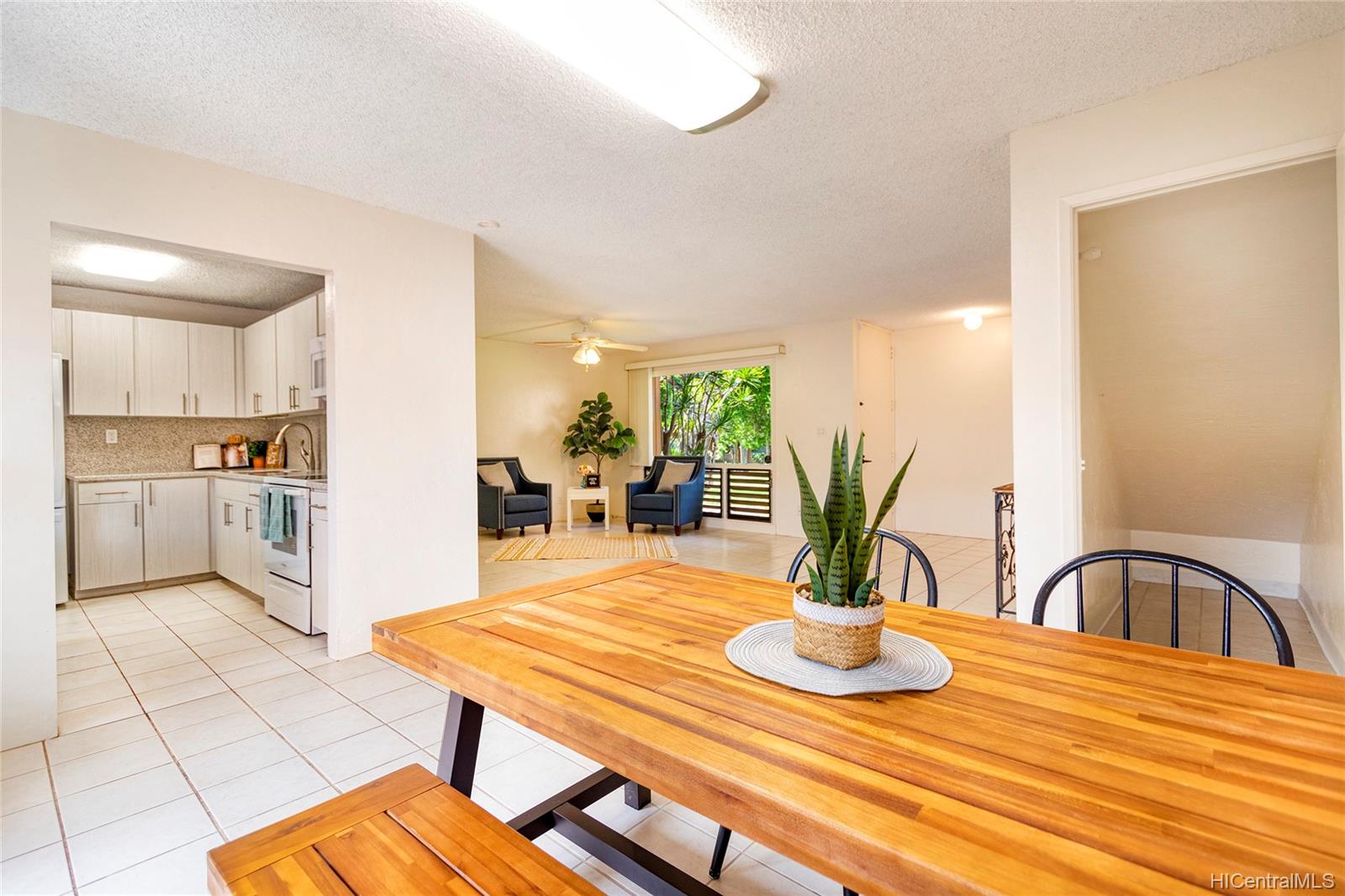 385 Haleloa Place #E, Honolulu, HI 96821