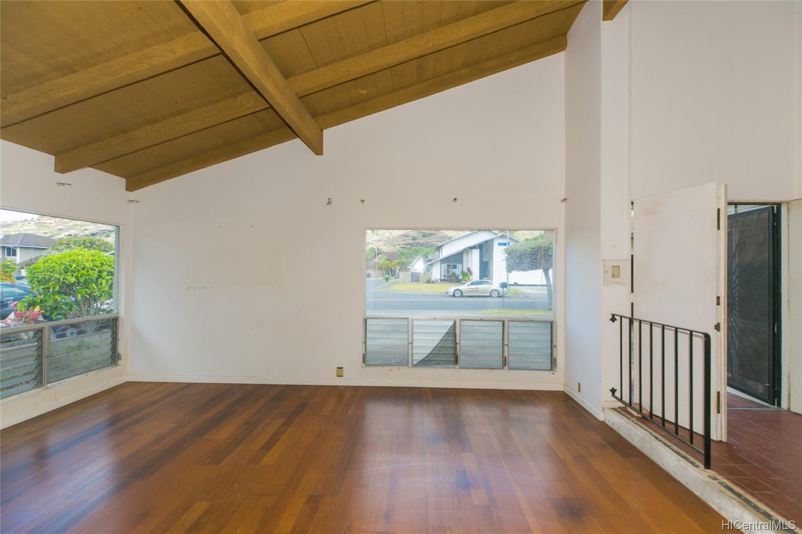 7062 Kamilo Street Honolulu, HI 96825