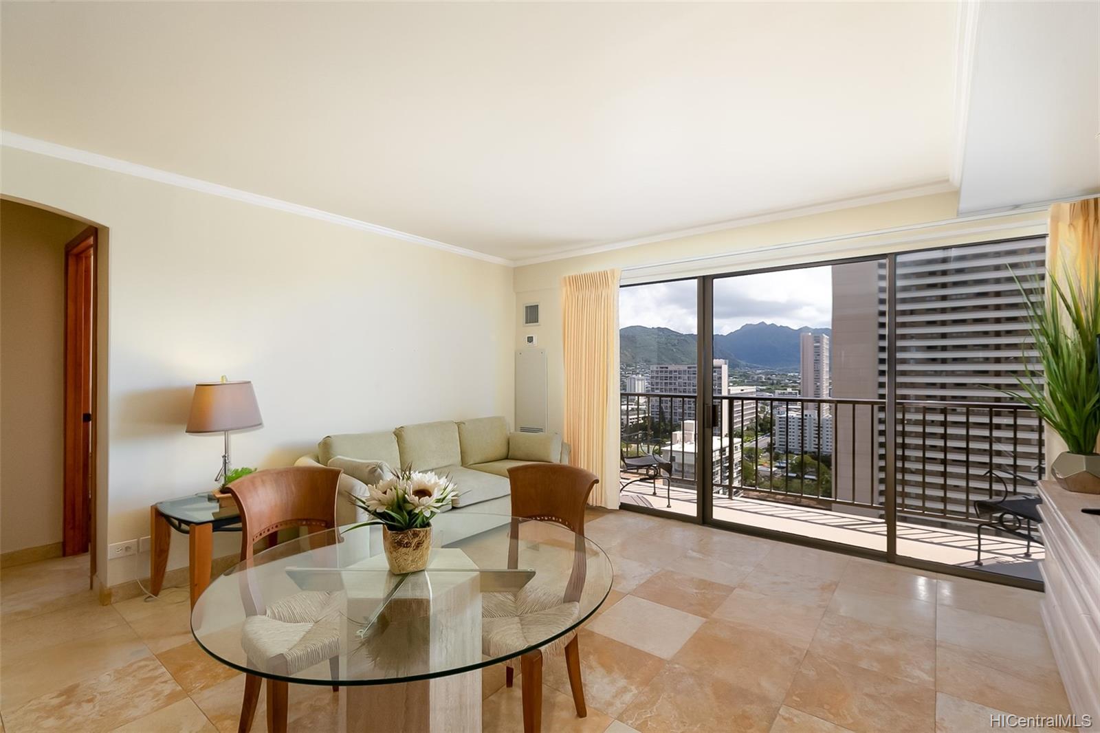 2140 Kuhio Avenue #2210, Honolulu, HI 96815