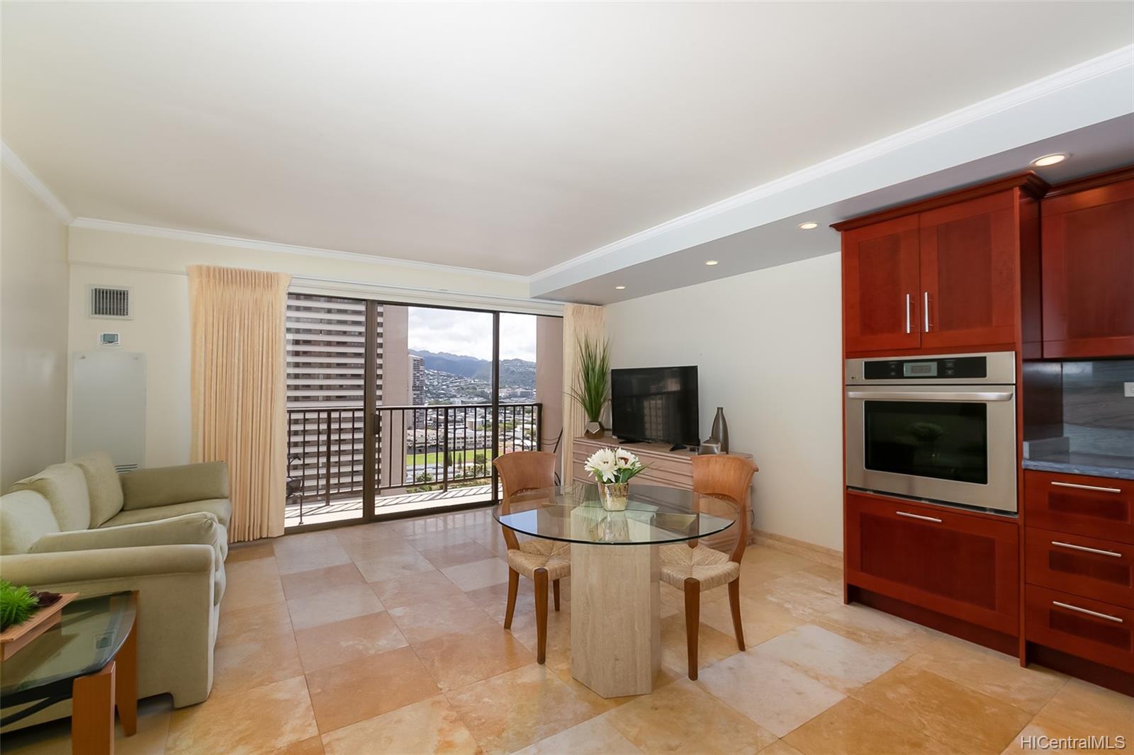 2140 Kuhio Avenue #2210, Honolulu, HI 96815