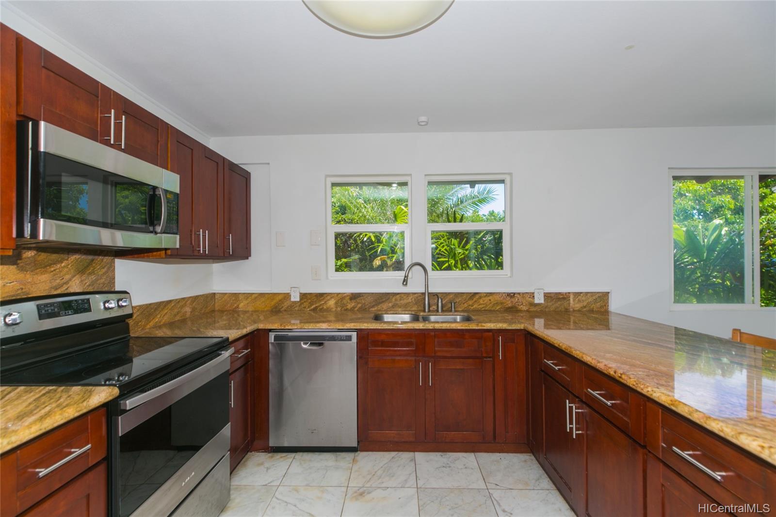 363 Halemaumau Place Honolulu, HI 96821