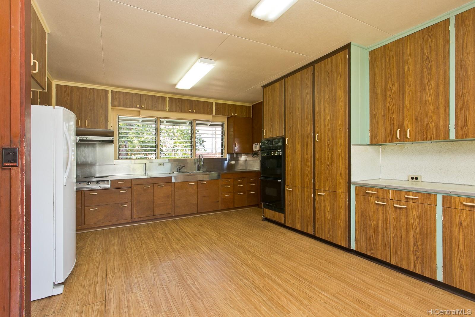 1207 Lilo Place Honolulu, HI 96822