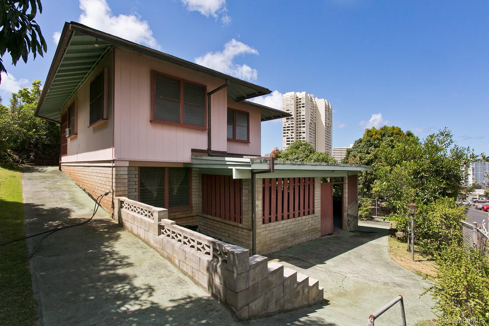 1207 Lilo Place Honolulu, HI 96822