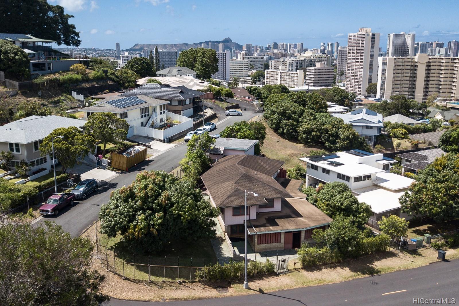 1207 Lilo Place Honolulu, HI 96822