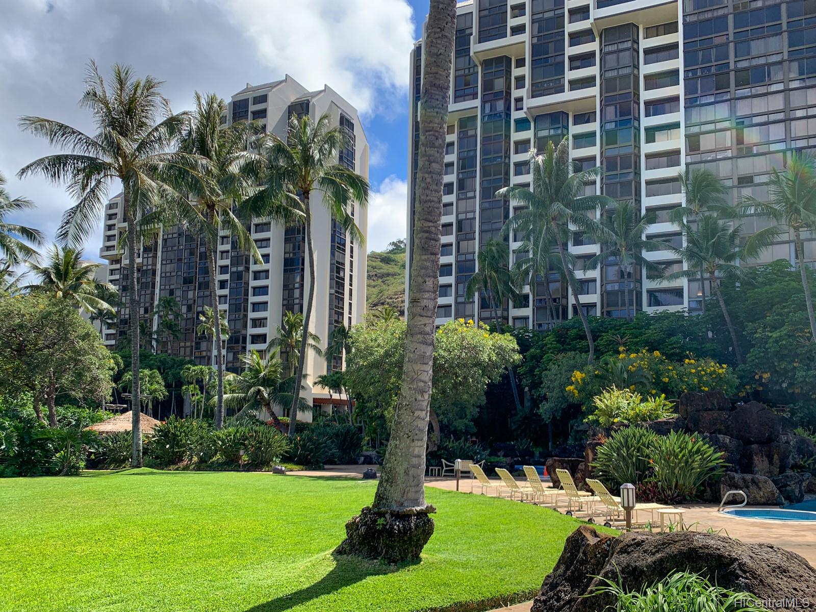 521 Hahaione Street #2/9L, Honolulu, HI 96825