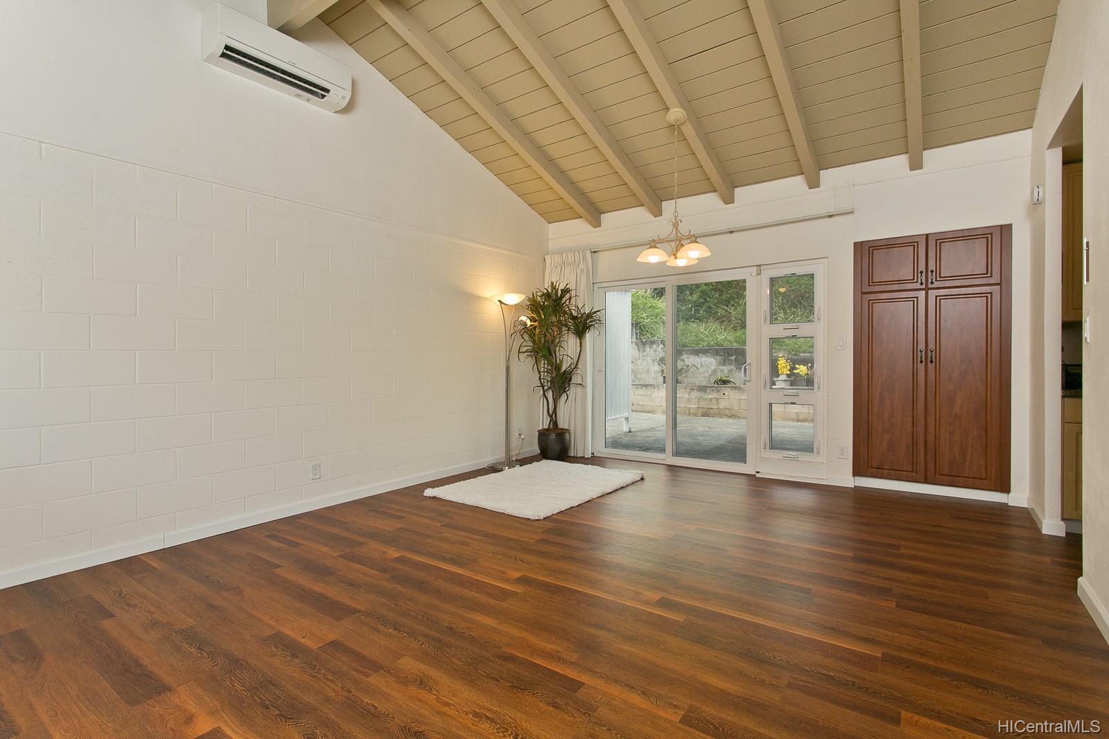 725 Kalaau Place Honolulu, HI 96821