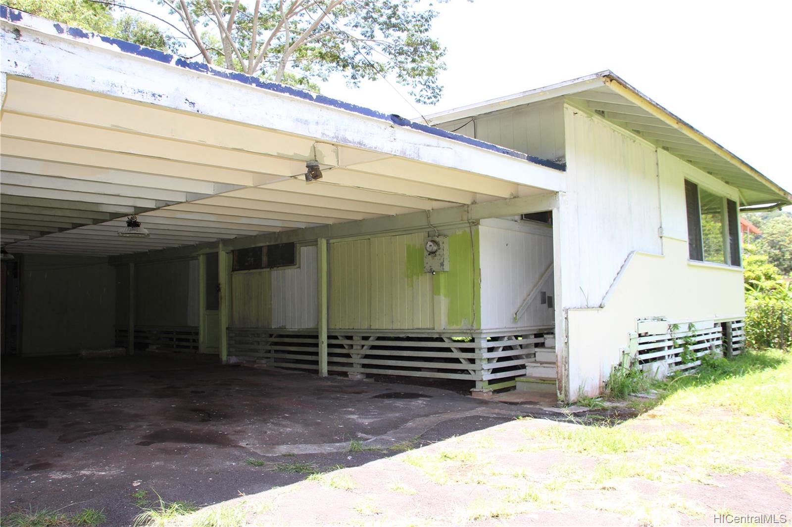 2709 Waiomao Road Honolulu, HI 96816