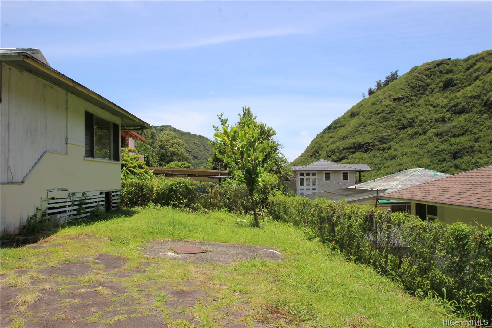 2709 Waiomao Road Honolulu, HI 96816