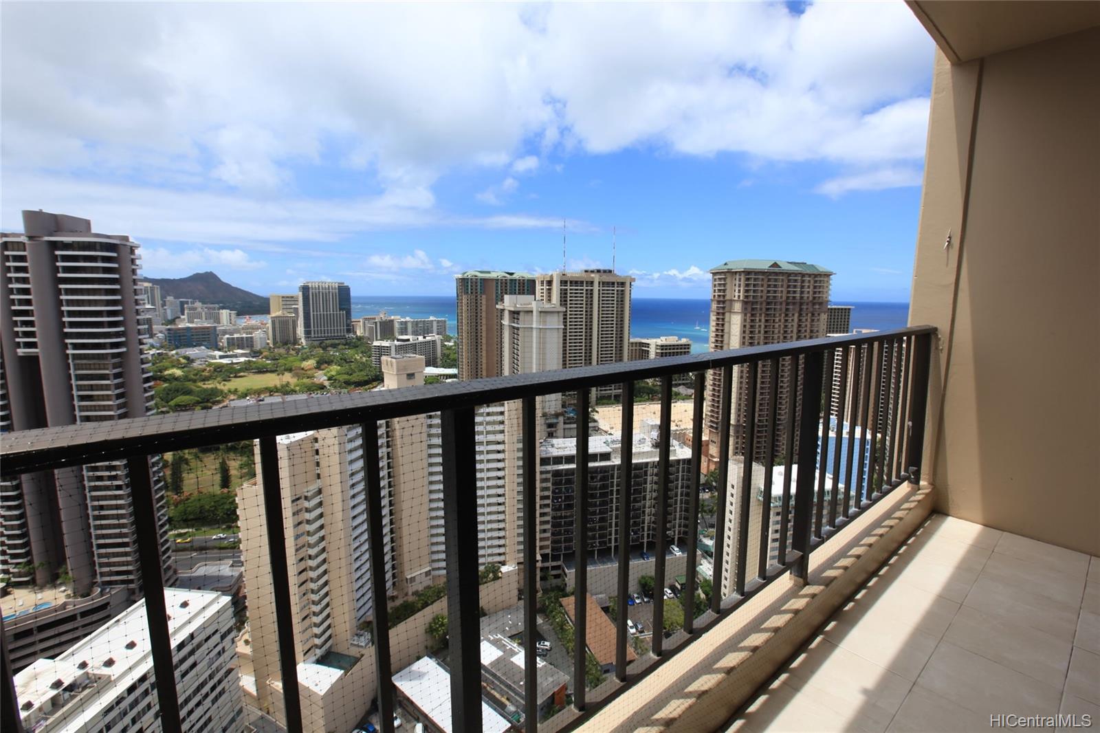 411 Hobron Lane #3709, Honolulu, HI 96815