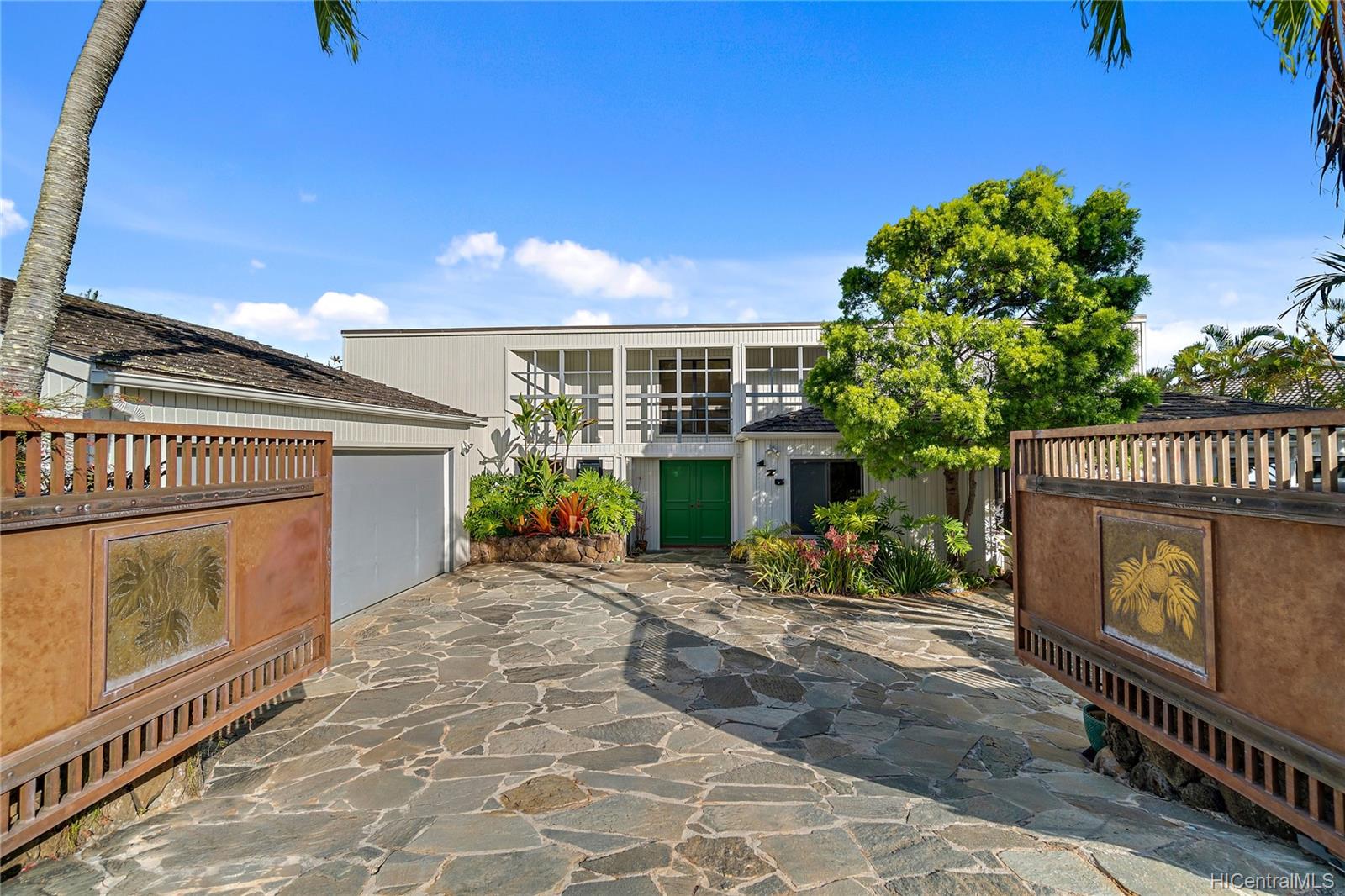 175 Kaulana Way Honolulu, HI 96821