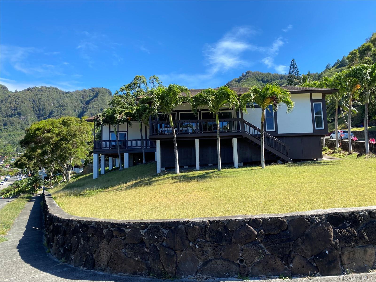 810 Waika Place Honolulu, HI 96825