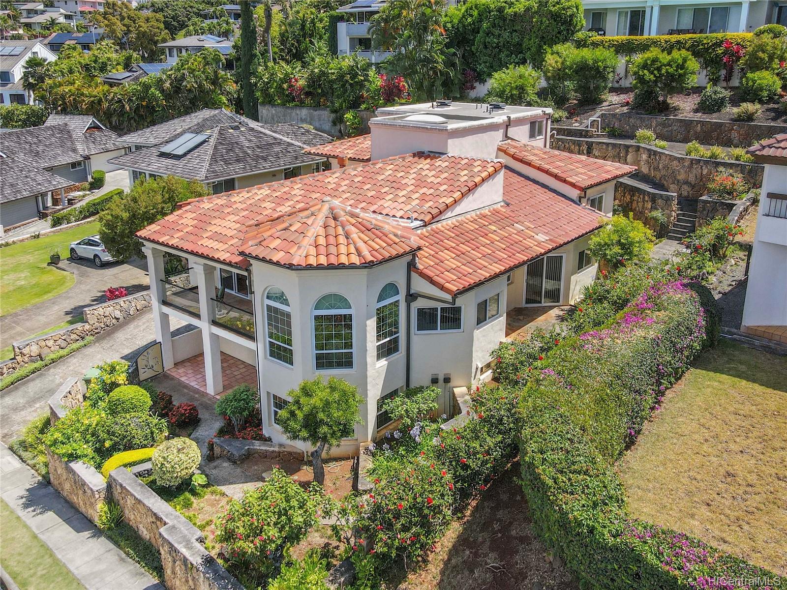 2127 Hakanu Street Honolulu, HI 96821