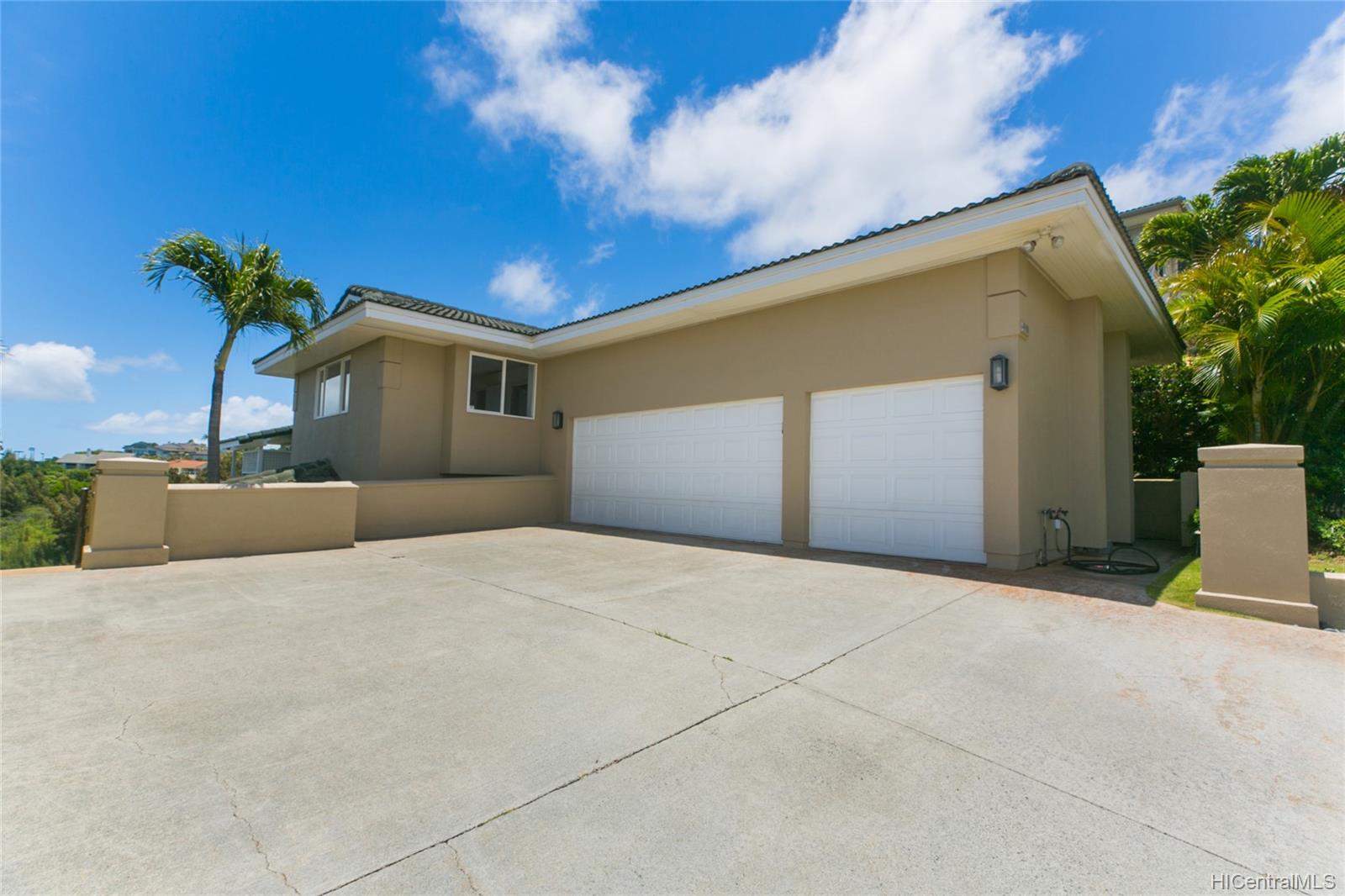 5340 Kahalakua Street Honolulu, HI 96821