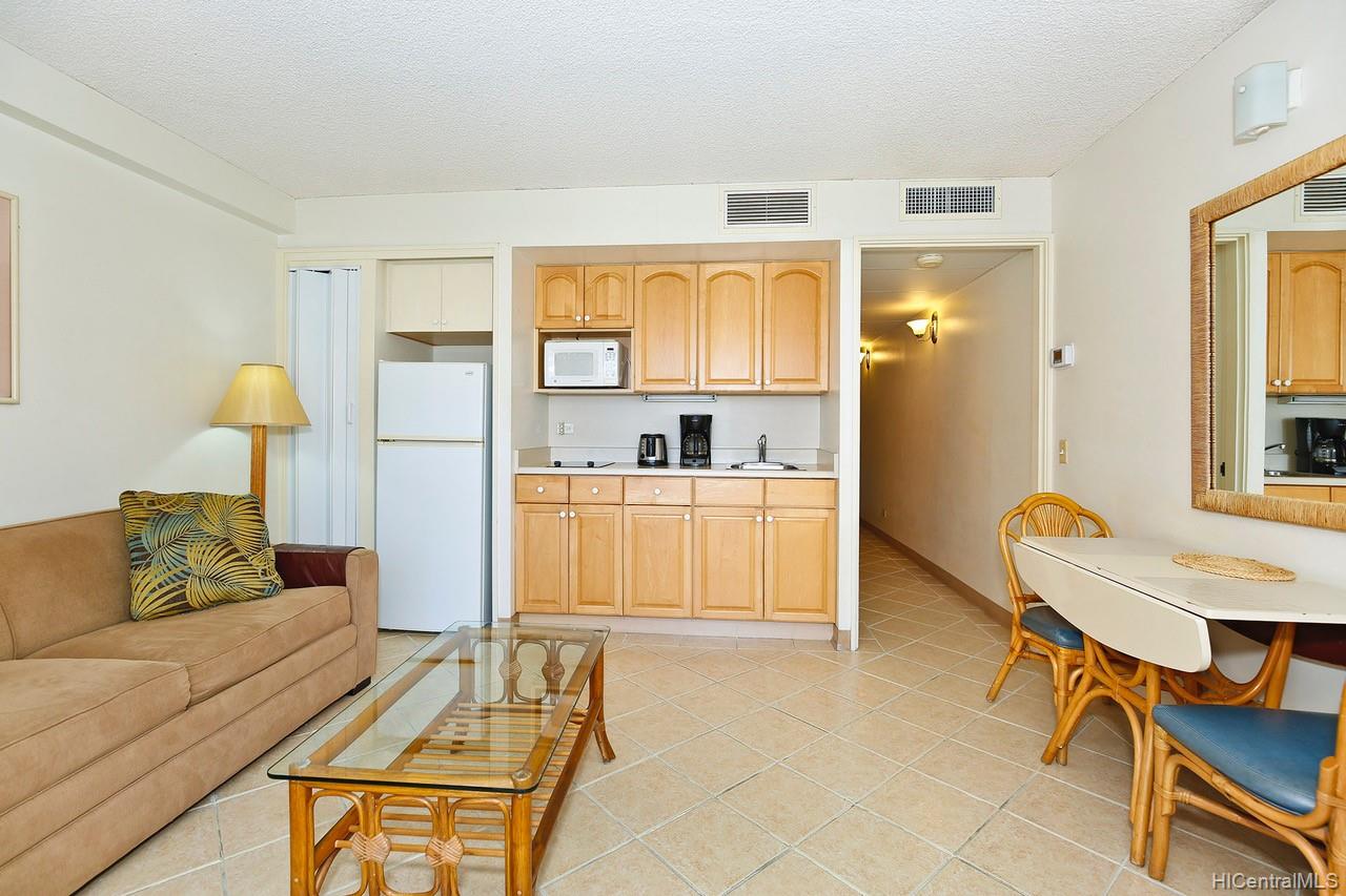 2440 Kuhio Avenue #807, Honolulu, HI 96815