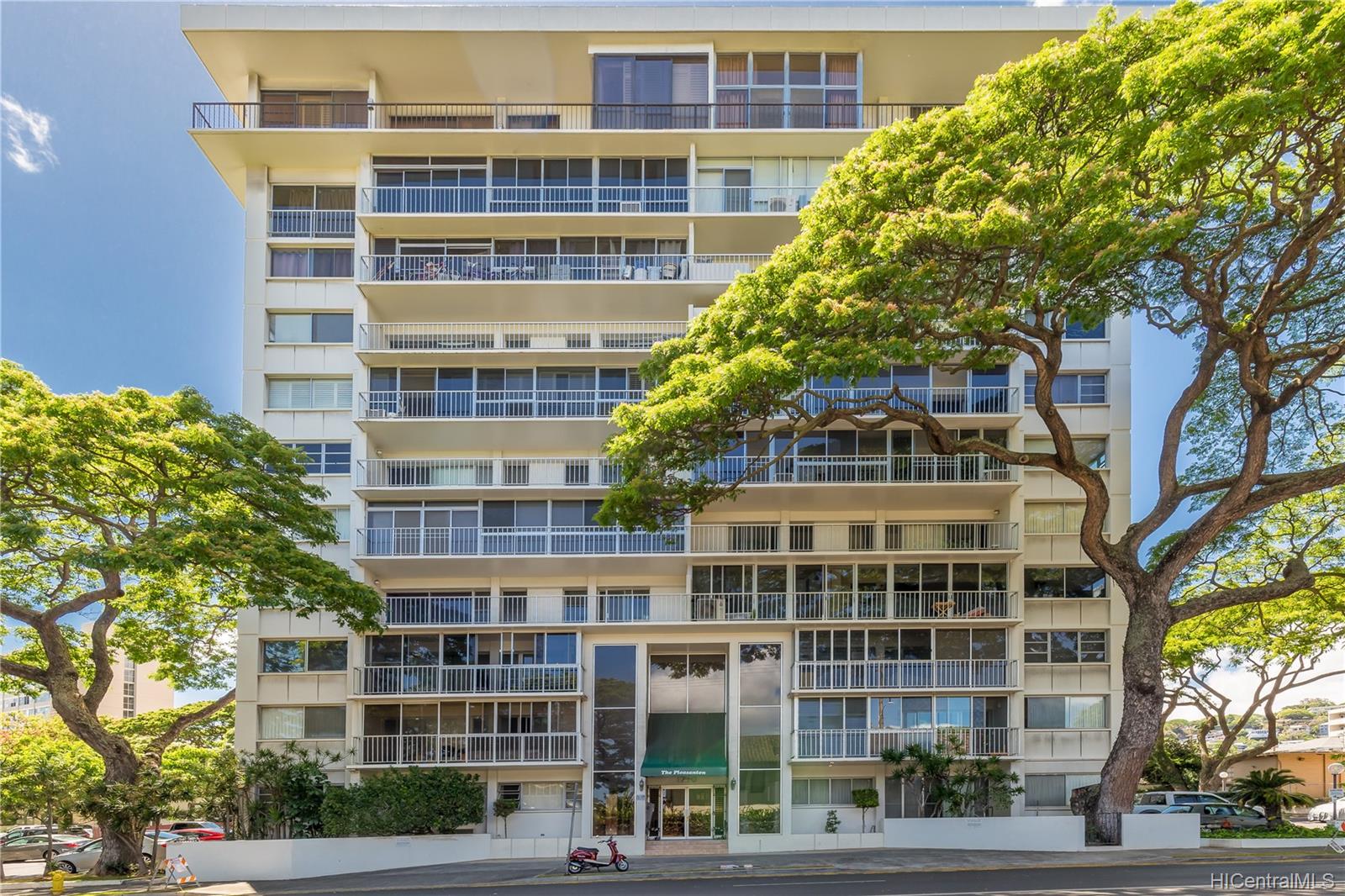 1710 Punahou Street #1003, Honolulu, HI 96822