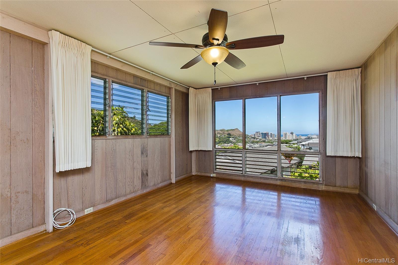 440 Haweo Place Honolulu, HI 96813