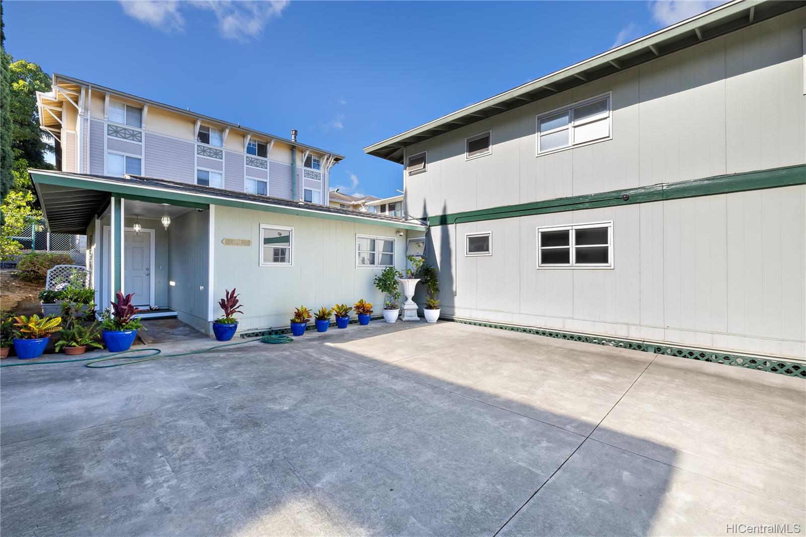 2318 Sea View Avenue Honolulu, HI 96822