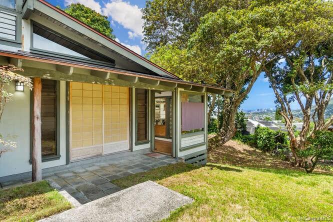 3510 Lelehune Place Honolulu, HI 96822