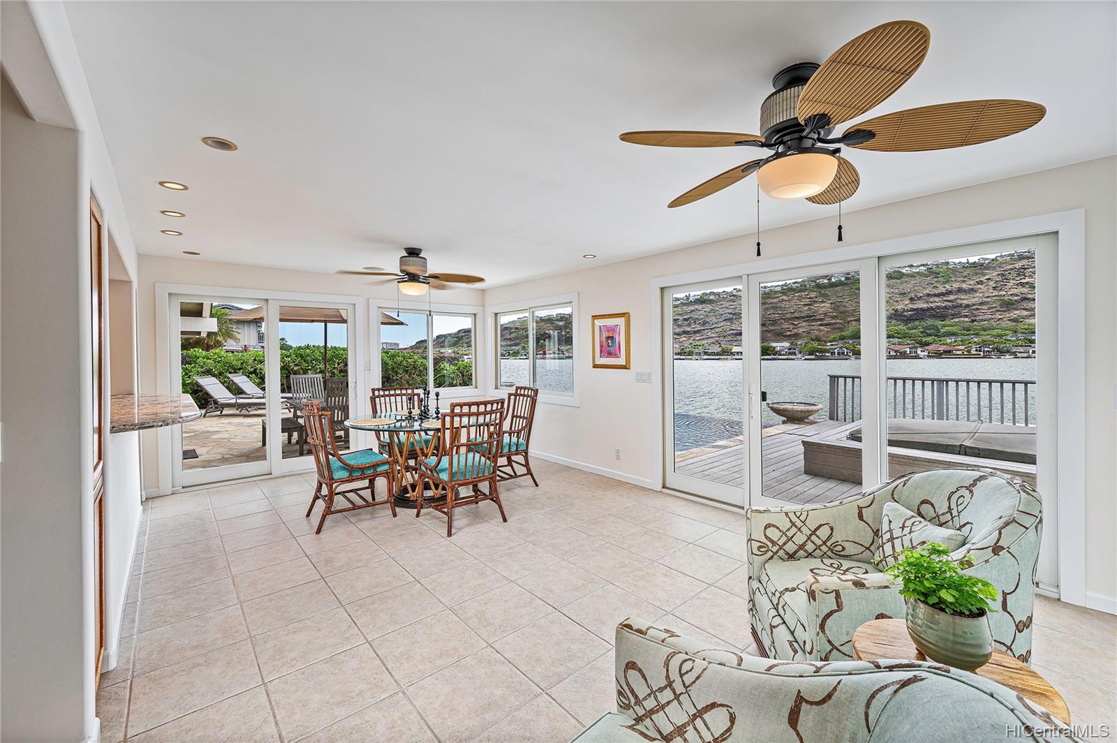 682 Kalanipuu Street Honolulu, HI 96825