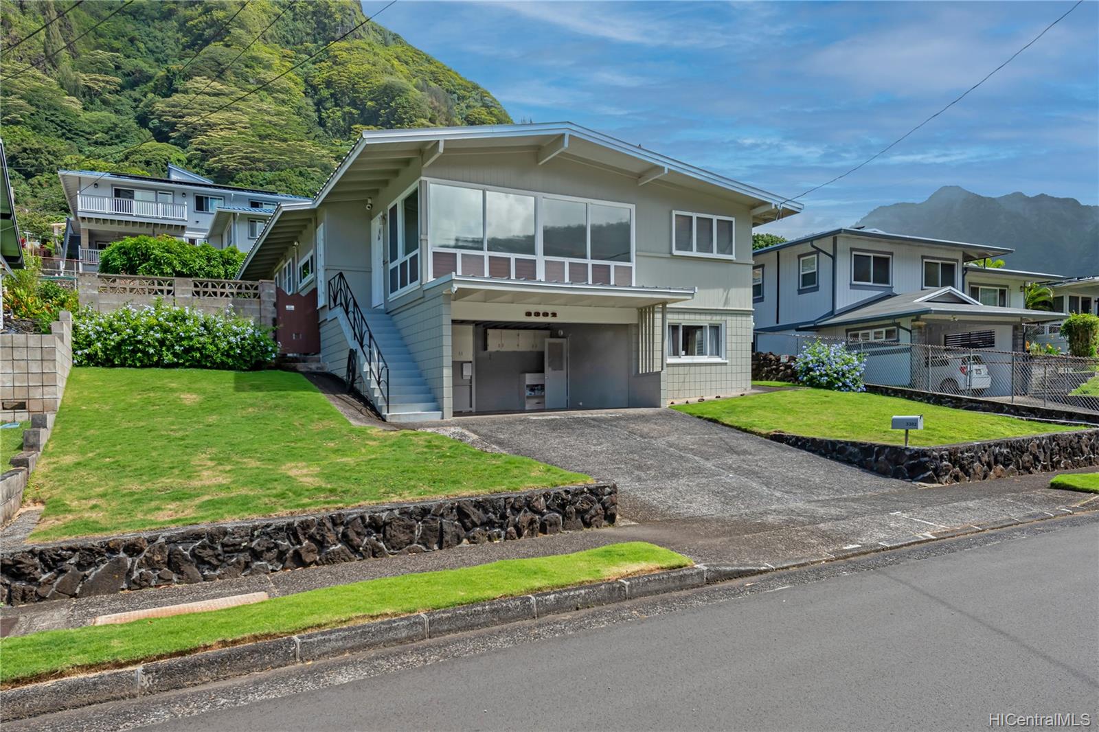 3382 Loulu Street Honolulu, HI 96822