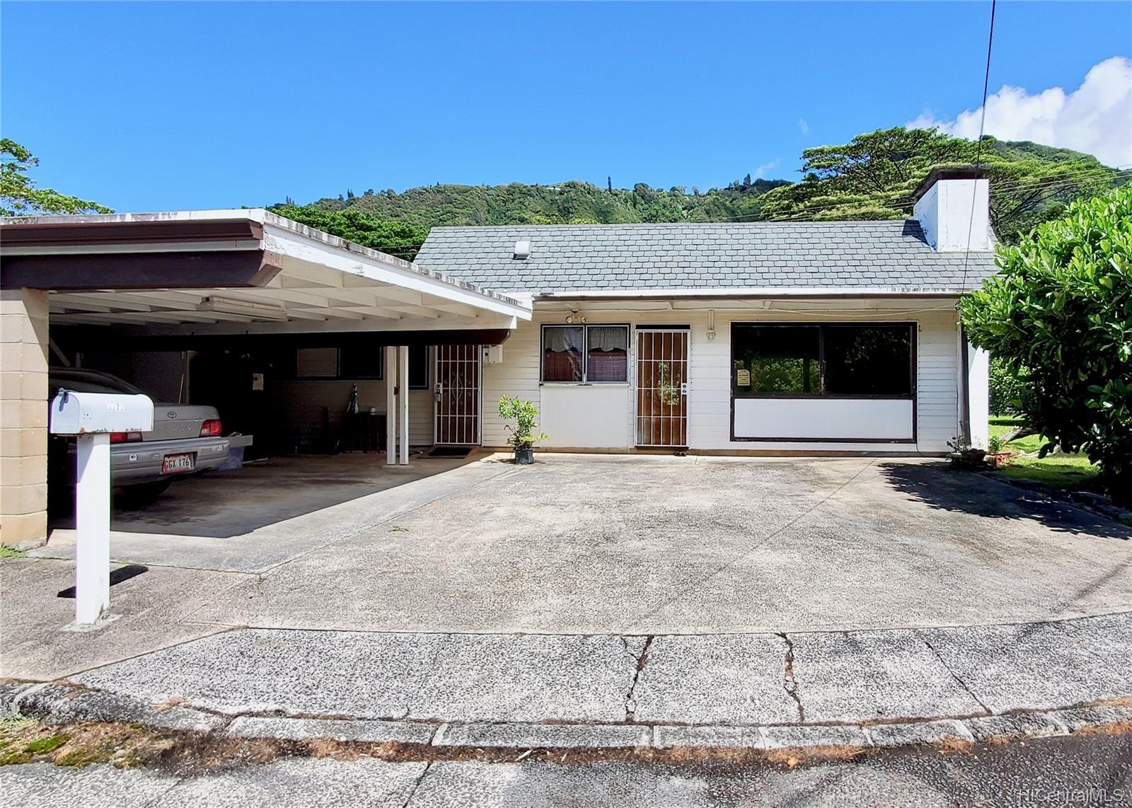 3272 Paumaka Place Honolulu, HI 96822