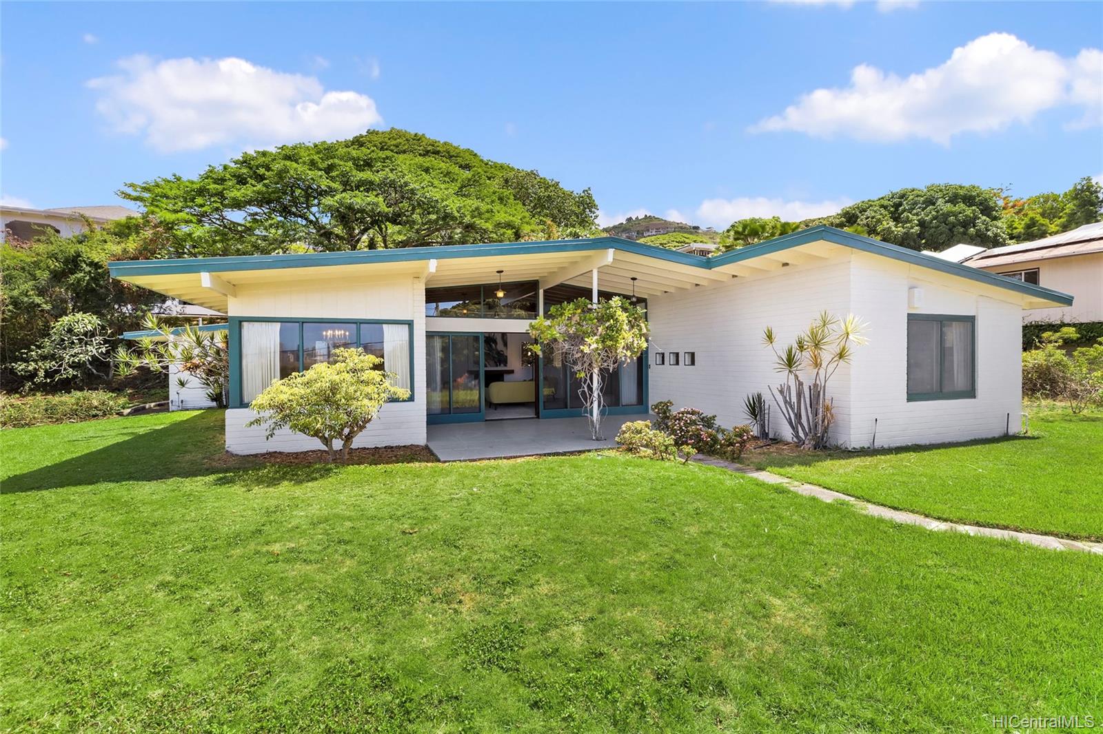 2024 Manoa Road Honolulu, HI 96822