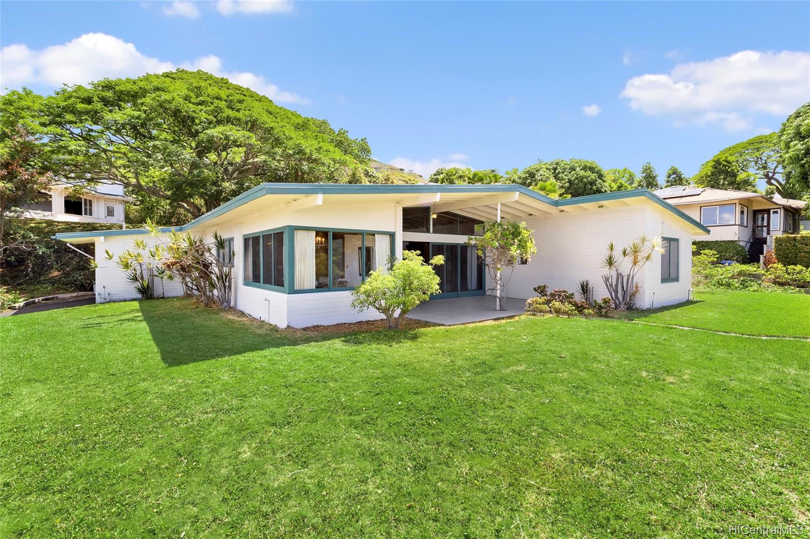 2024 Manoa Road Honolulu, HI 96822