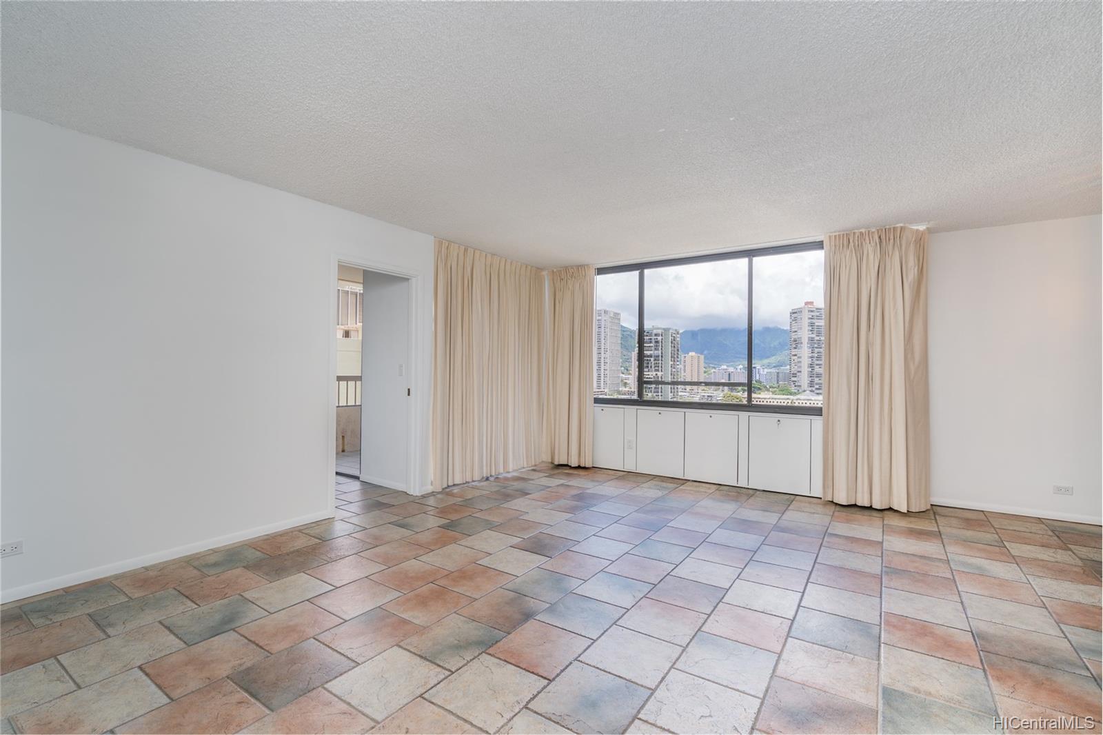 2215 Aloha Drive #1201, Honolulu, HI 96815