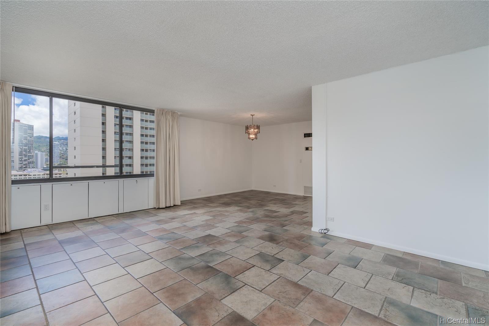 2215 Aloha Drive #1201, Honolulu, HI 96815