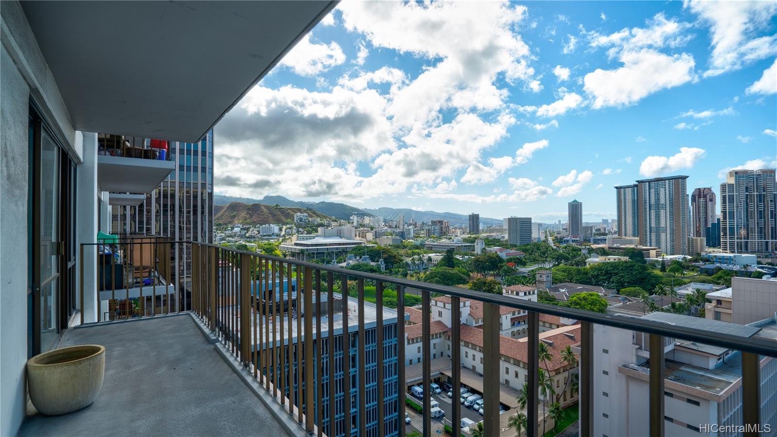 225 Queen Street #20D, Honolulu, HI 96813